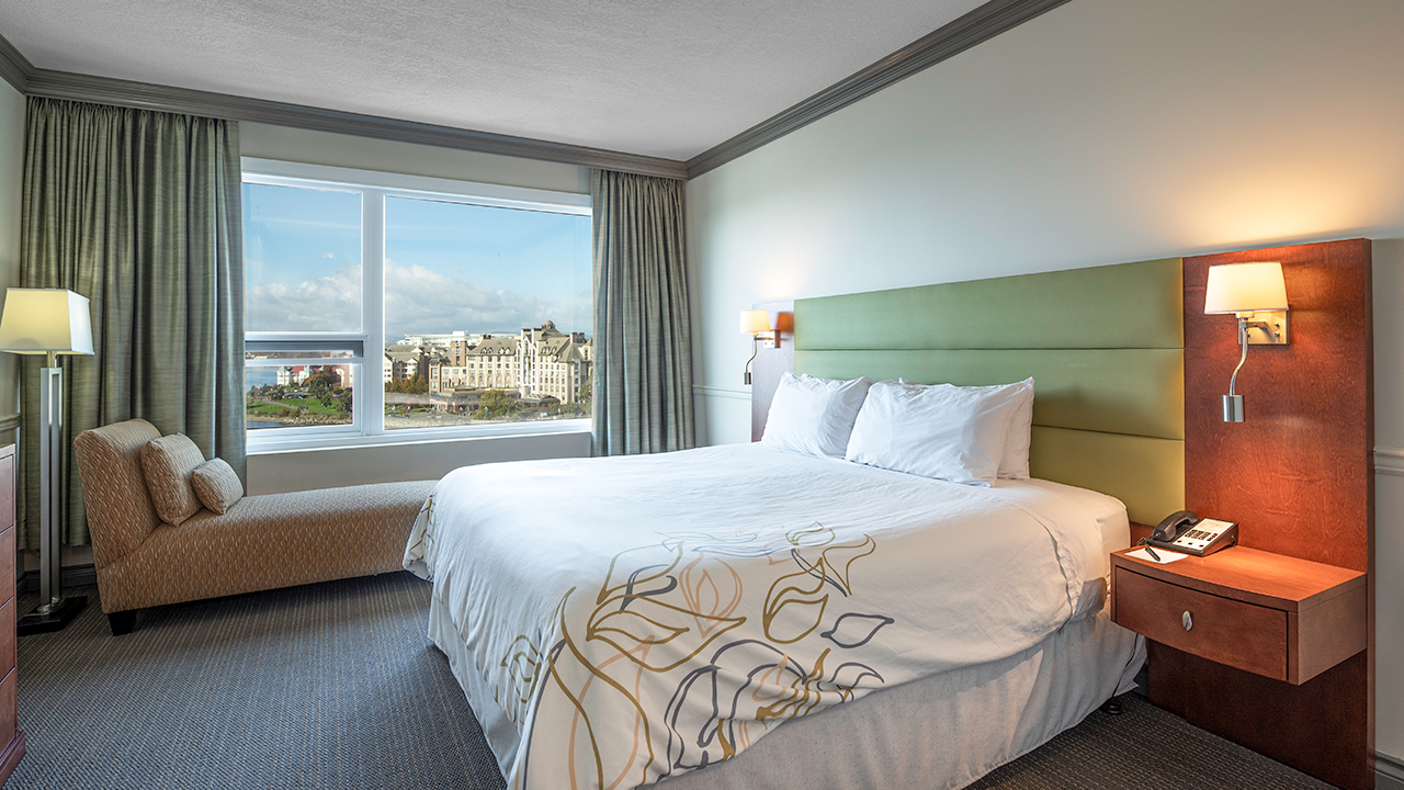 Bedroom - Suite 800 at Victoria Regent Hotel